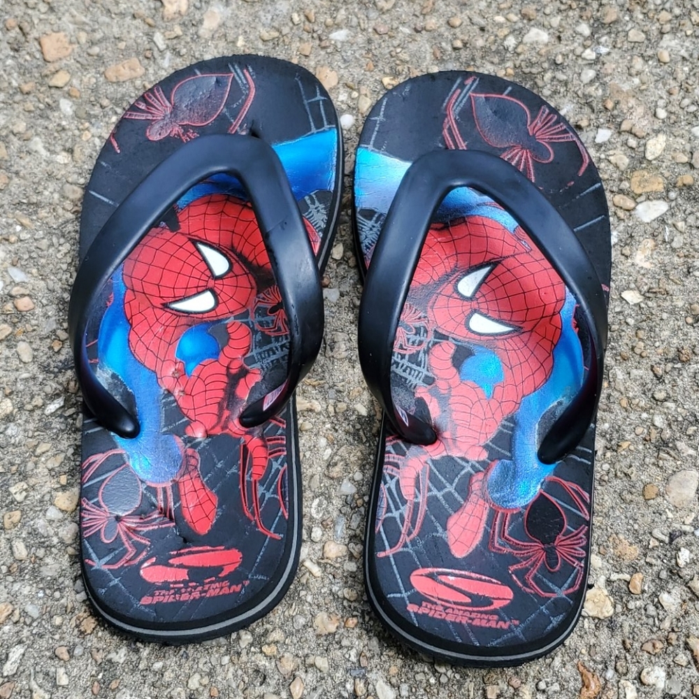 Spiderman flip flops size 8T